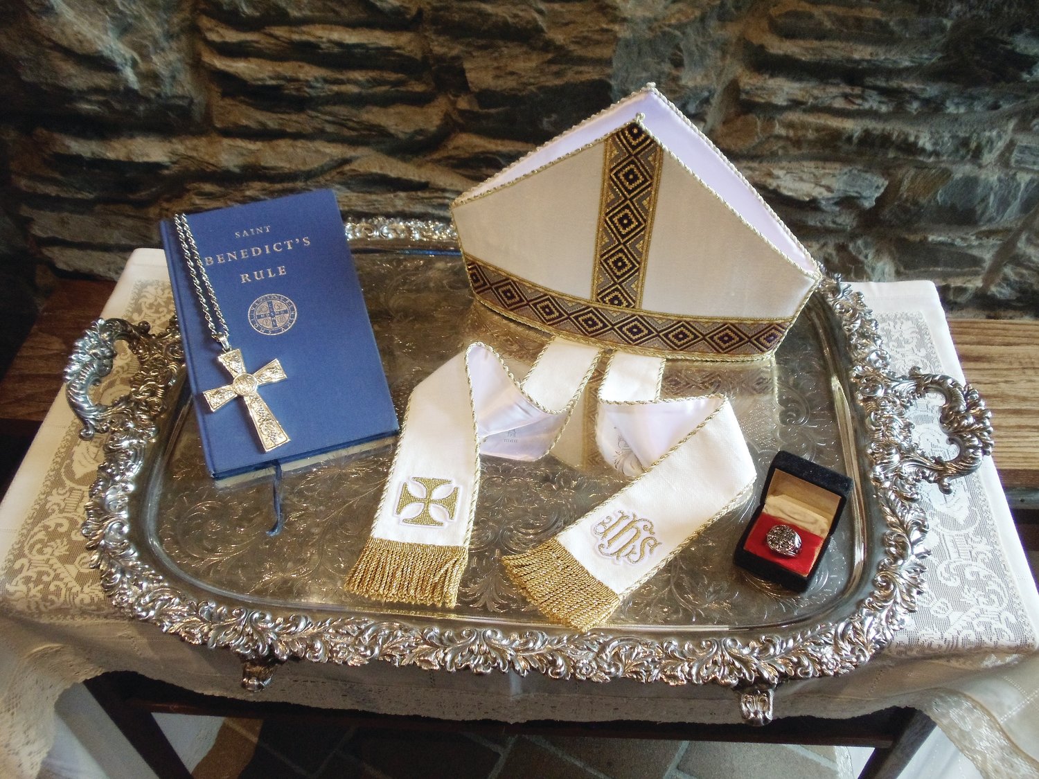 A tray containing items of the pontificalia, or pontifical insignia.